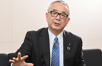手代木氏