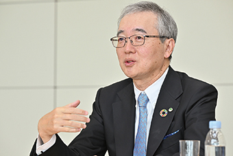 小島氏